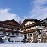 Hotel & Fuegen