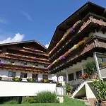& Hotel 3*