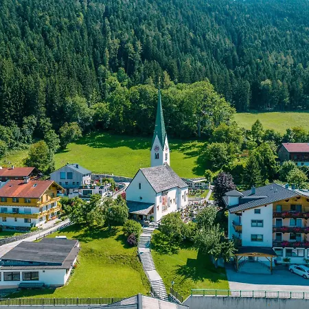 Hotel & Mit Fuegen