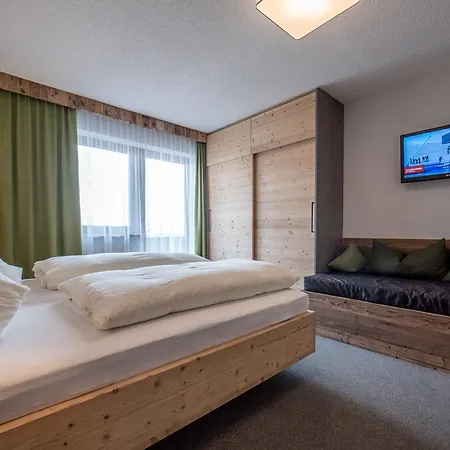 Hotel & Mit 3*