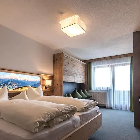 Hotel & Mit Fuegen